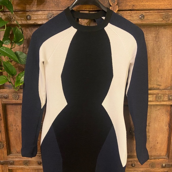 KENDALL + KYLIE Colour-block Pattern Mini Dress - Picture 2 of 8